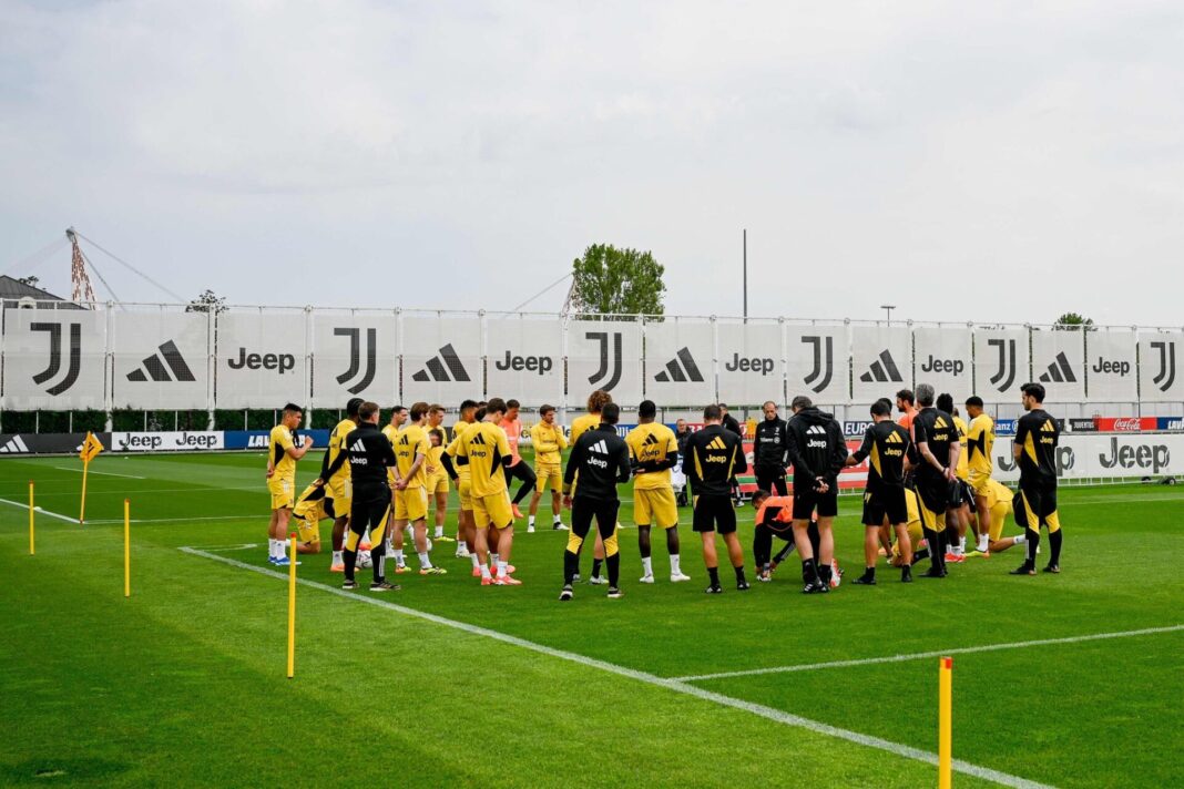 Jogadores da Juventus a treinar