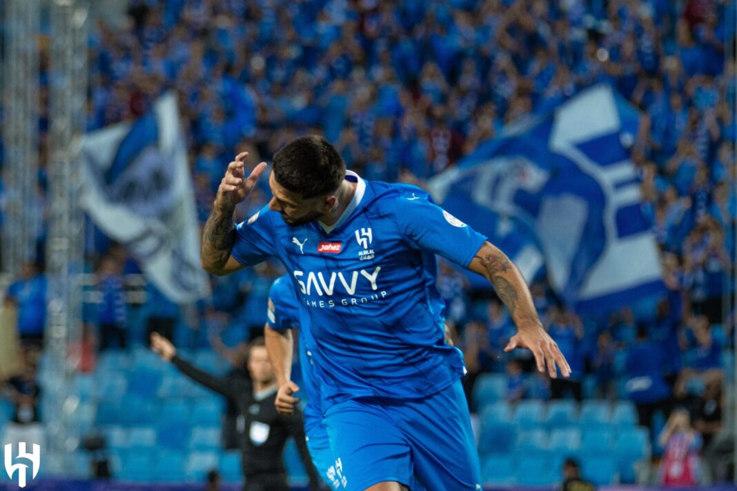 Al Hilal celebra golo de Aleksander Mitrovic