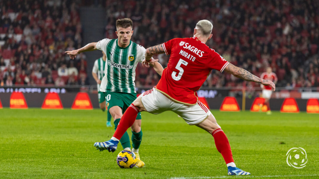 Costinha a jogar pelo Rio Ave frente ao Benfica