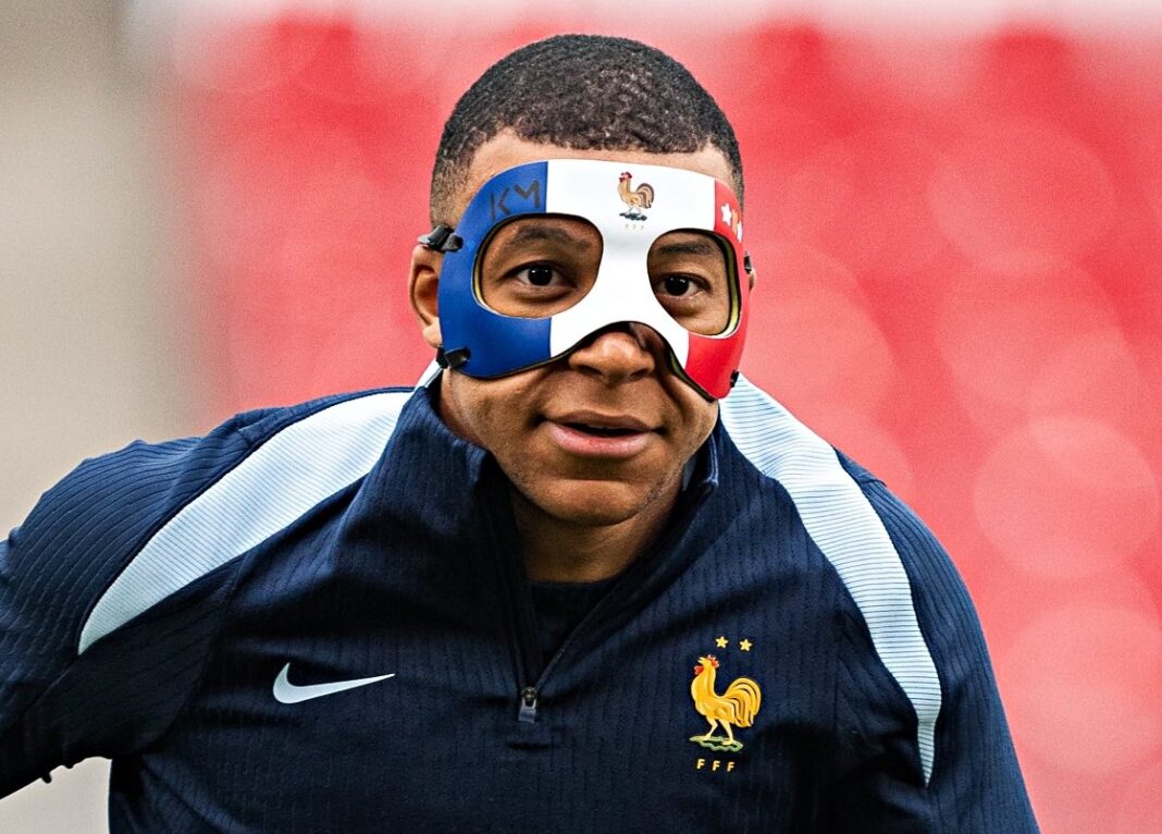 Kylian Mbappé máscara