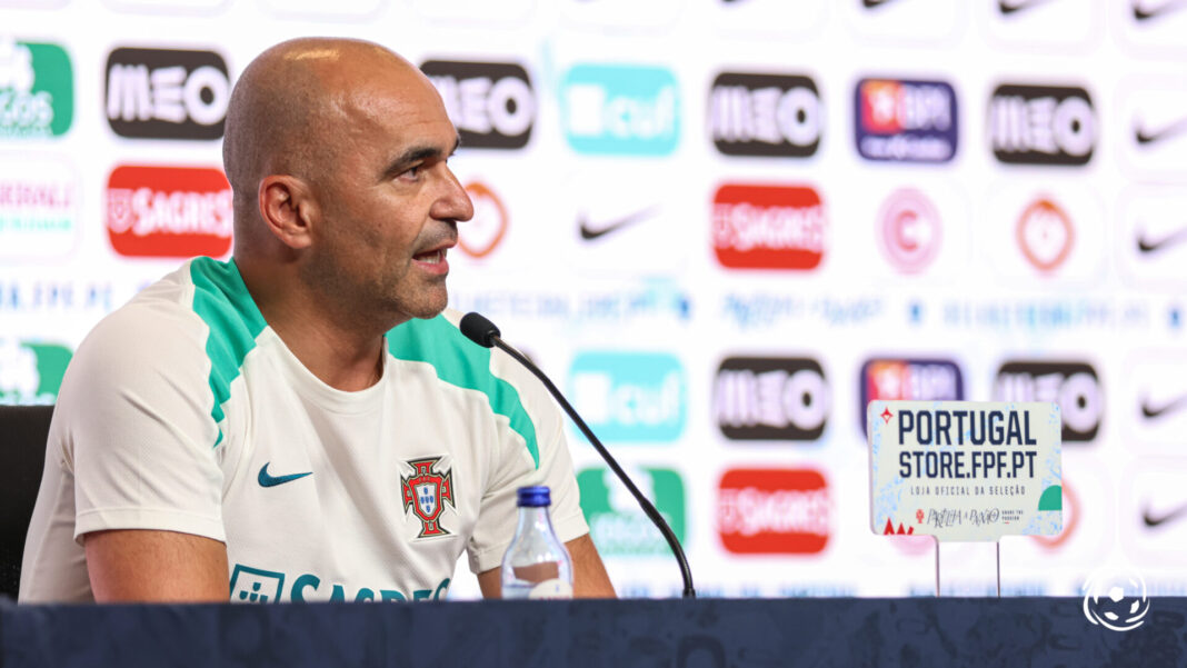 Roberto Martínez na sala de imprensa