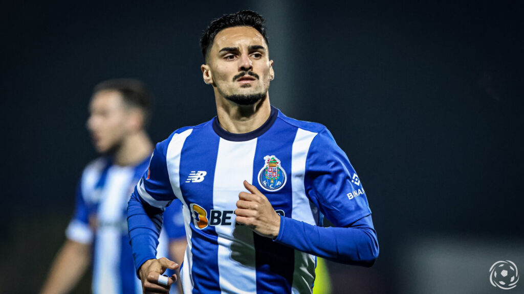 Stephen Eustáquio a jogar pelo FC Porto