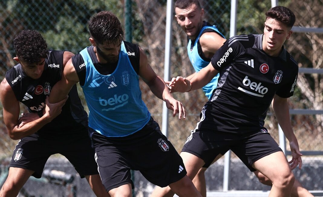 Jogadores do Besiktas a treinar