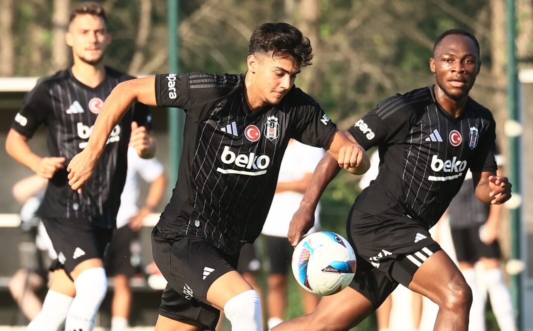 Jogadores do Besiktas a treinar