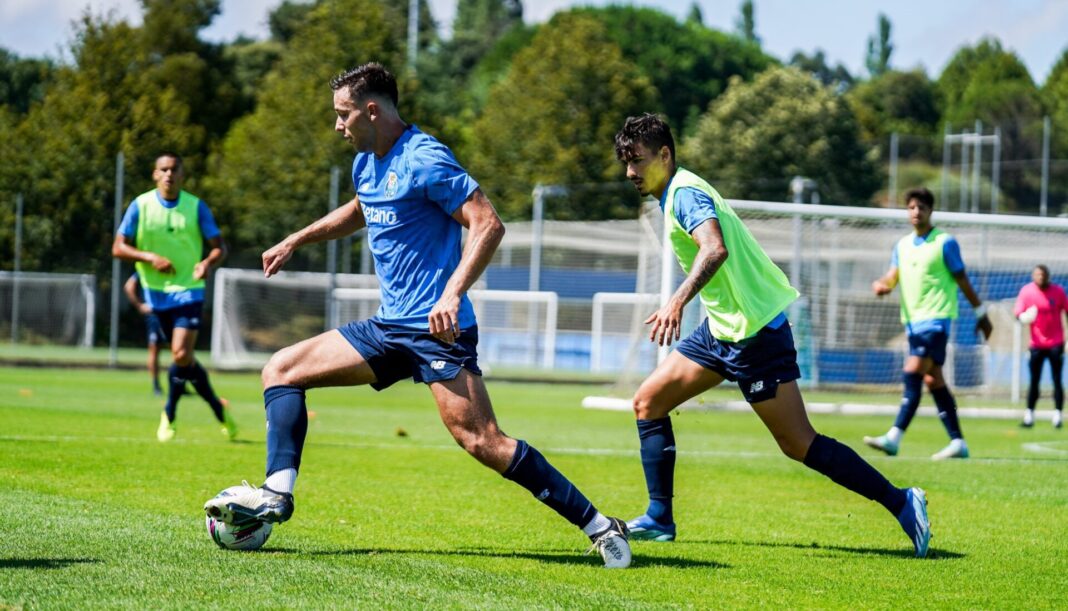 Jogadores do FC Porto a treinar