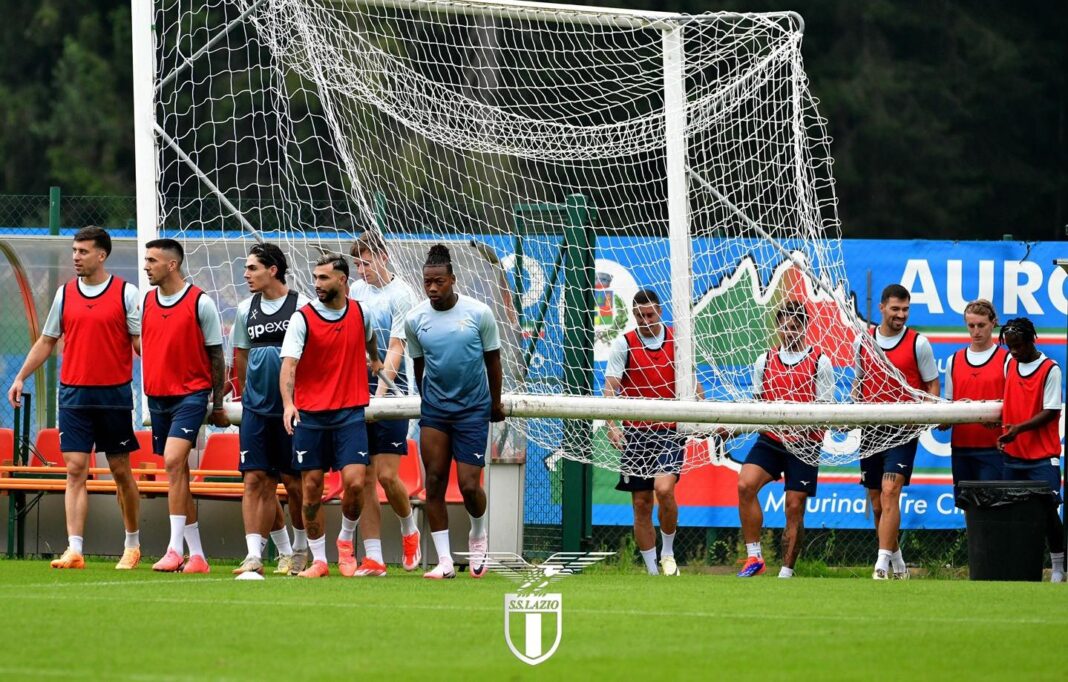 Jogadores da Lazio a treinar