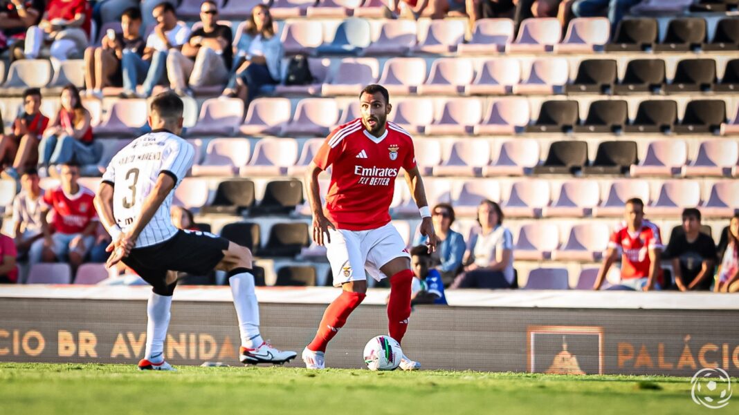 Vangelis Pavlidis a jogar pelo Benfica