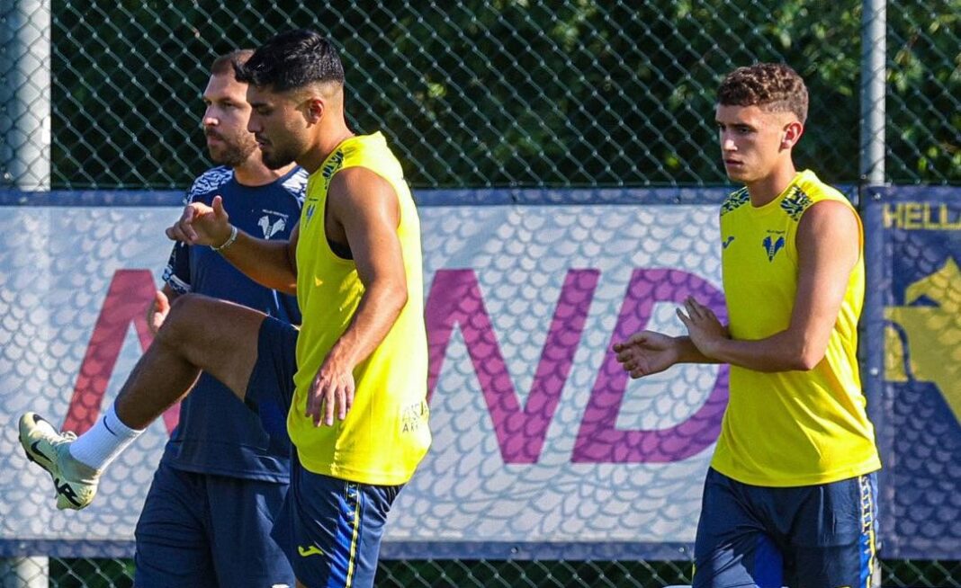 Jogadores do Hellas Verona a treinar