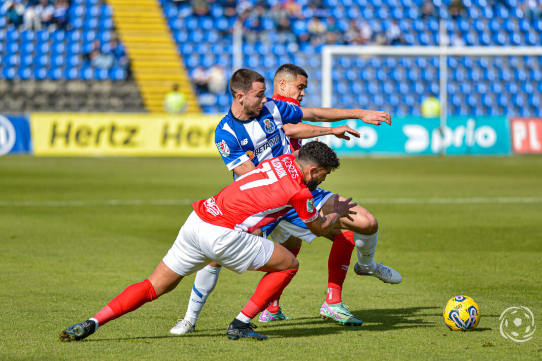 Nico González Gustavo Klismahn FC Porto Santa Clara