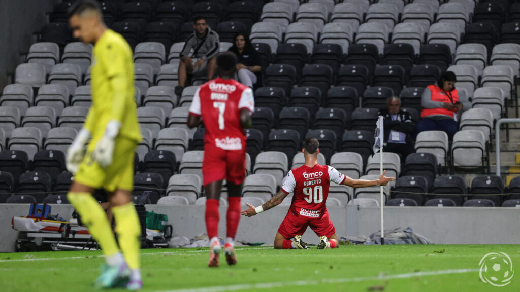 Roberto Fernández festeja um golo no Boavista x Braga