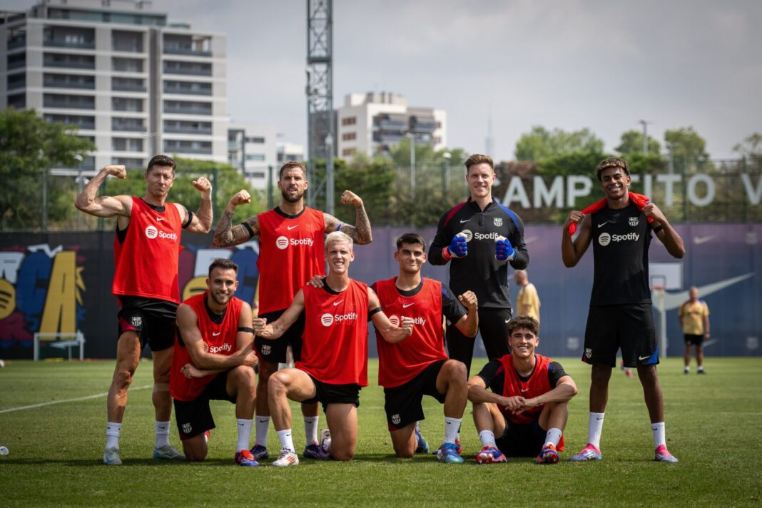 Jogadores do Barcelona a treinar