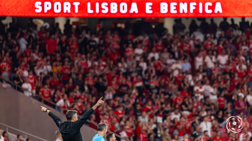 Bruno Lage no jogo entre o Benfica e o Santa Clara