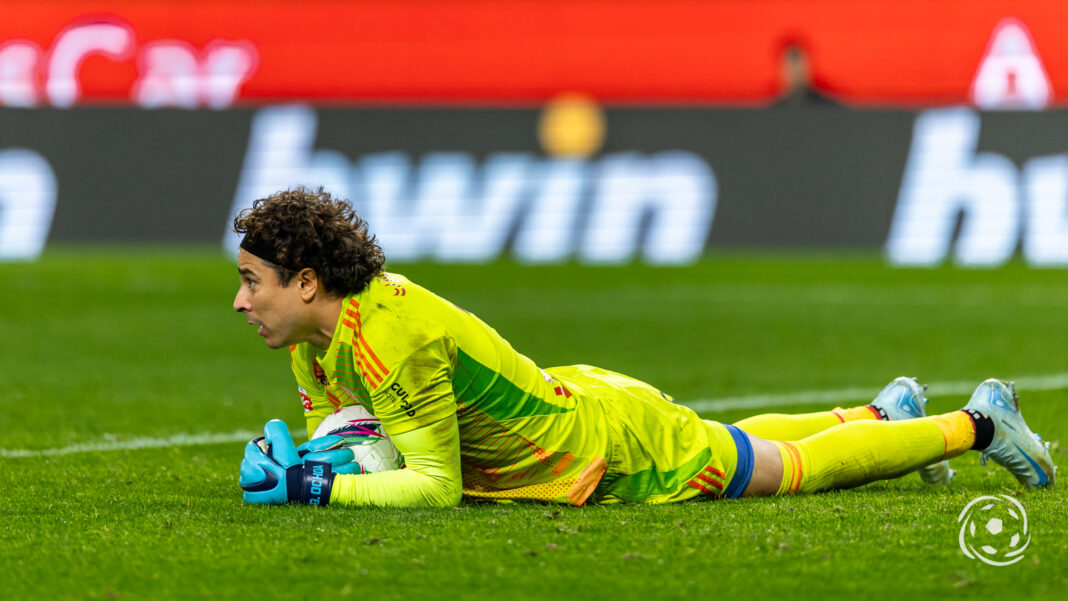 Guillermo Ochoa AVS SAD