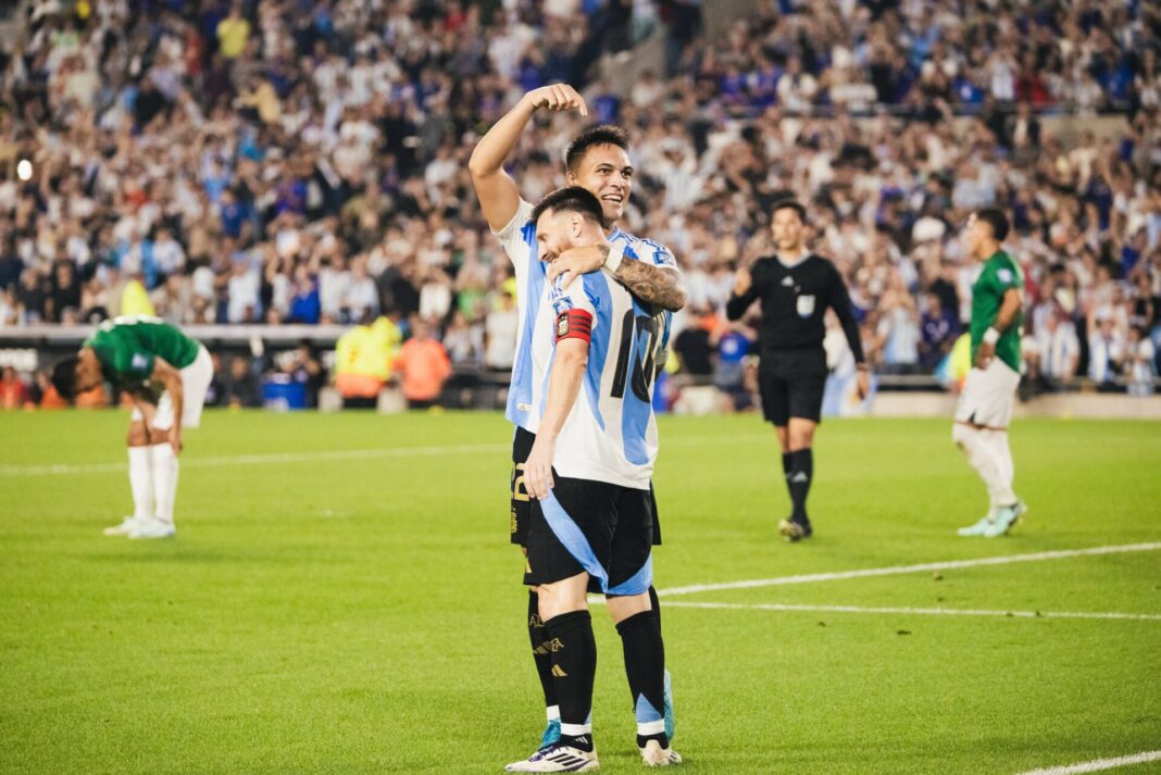 Lautaro Martínez Leo Messi Argentina