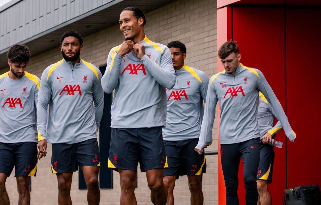 Jogadores do Liverpool a treinar