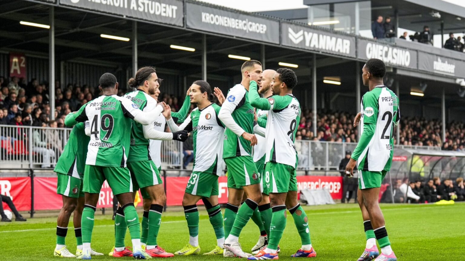 Zépiqueno Redmond estreiase a titular pelo Feyenoord e juntase a