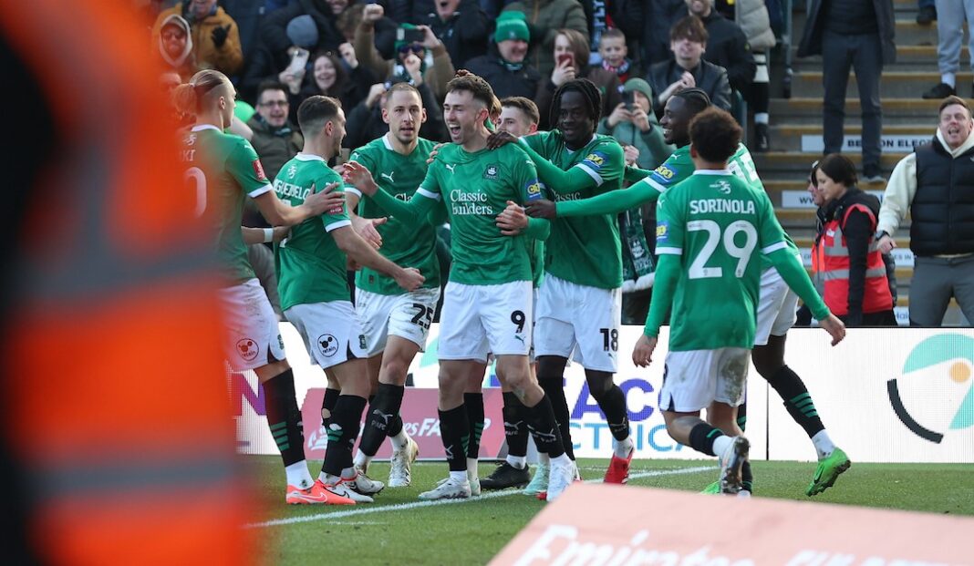 Plymouth jogadores celebram